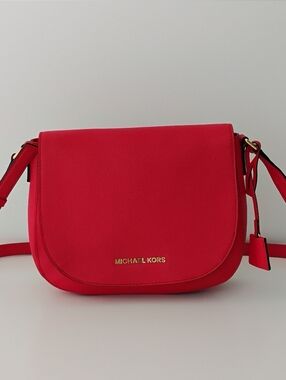 Michael Kors Hamilton Messenger bag in red saffiano leather featuring gold-tone